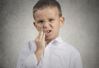 Làm gì khi răng sữa của trẻ bị sâu?